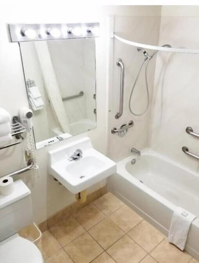 安科拉治機場阿萊克斯套房飯店-豪華客房, 2 張加大雙人床, 無障礙, 冰箱和微波爐-4