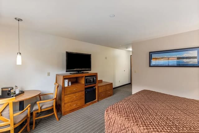 Breeze Inn-Deluxe Room, 1 King Bed, Air conditioning-7