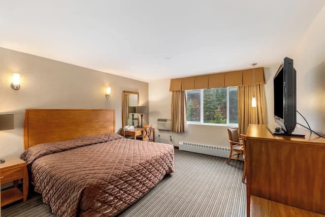 Breeze Inn-Deluxe Room, 1 King Bed, Air conditioning-1