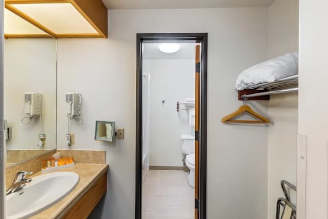 Breeze Inn-Deluxe Room, 1 King Bed, Air conditioning-10