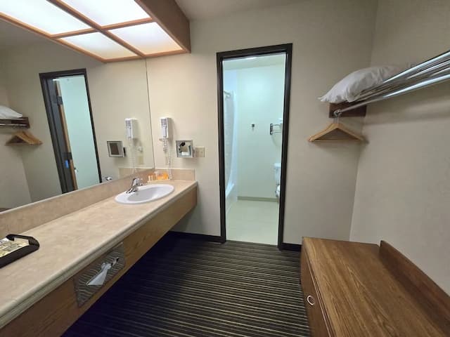 Breeze Inn-Deluxe Room, 1 King Bed, Air conditioning-8