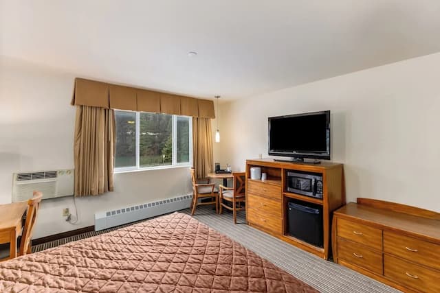 Breeze Inn-Deluxe Room, 1 King Bed, Air conditioning-5