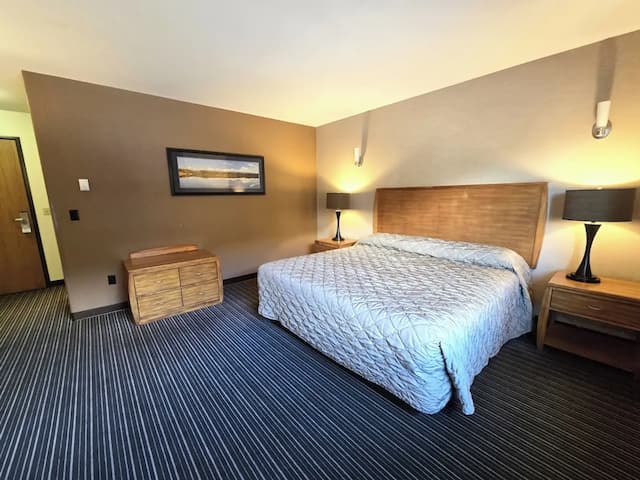 Breeze Inn-Deluxe Room, 1 King Bed, Air conditioning-3