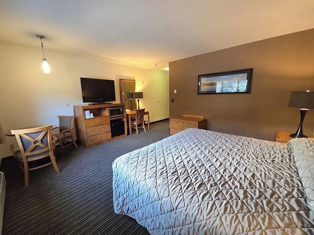 Breeze Inn-Deluxe Room, 1 King Bed, Air conditioning-4