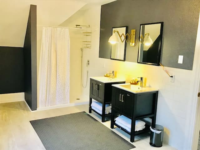 西雅圖藝術旅館-標準雙人房-11