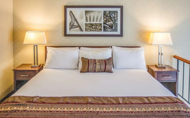Hotel 116, A Coast Hotel Bellevue-Suite, 1 King Bed with Sofa bed (Coast Townhouse Loft Suite)-5