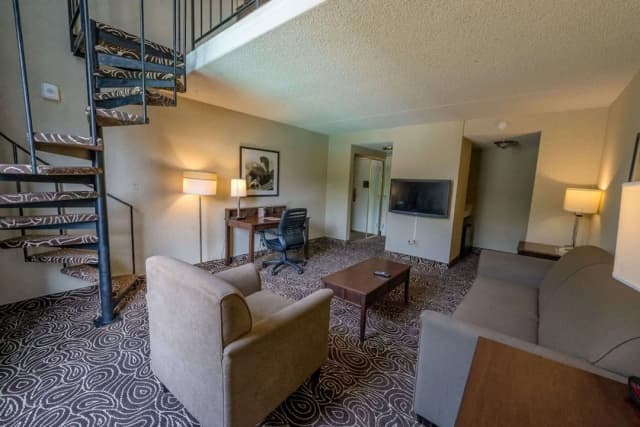 Hotel 116, A Coast Hotel Bellevue-Suite, 1 King Bed with Sofa bed (Coast Townhouse Loft Suite)-3