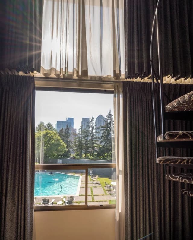 Hotel 116, A Coast Hotel Bellevue-Suite, 1 King Bed with Sofa bed (Coast Townhouse Loft Suite)-12