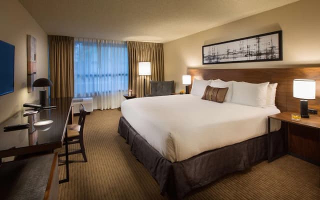 Hotel 116, A Coast Hotel Bellevue-Deluxe Room, 1 King Bed (Coast Premium King)-1