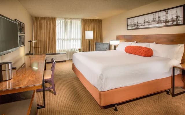 Hotel 116, A Coast Hotel Bellevue-Deluxe Room, 1 King Bed (Coast Premium King)-2