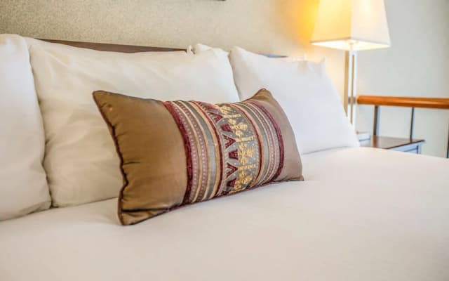 Hotel 116, A Coast Hotel Bellevue-Standard Room, 1 King Bed (Coast King)-2