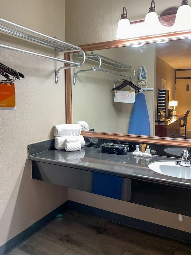 GreenTree Hotel & Extended Stay I-10 FWY Houston, Channelview, Baytown-Deluxe King Room-4