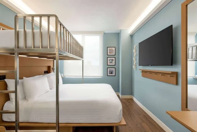 Wingate by Wyndham Bronx/Haven Park-1 Queen and 1 Twin Bunk Bed, Deluxe Room, Non-Smoking-1