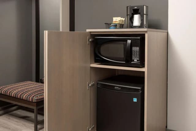 Country Inn & Suites by Radisson, Seattle-Tacoma International Airport, WA-Room, 2 Queen Beds, Accessible, Non Smoking-3