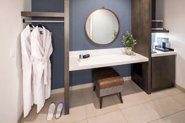 Hilton Garden Inn Redmond Seattle-奢华客房, 1 张特大床-2