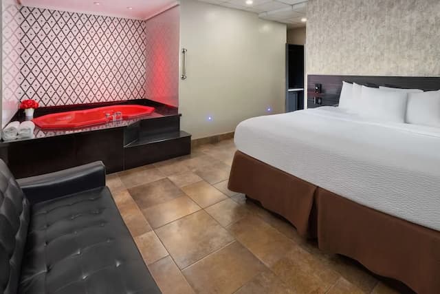 Ramada by Wyndham Bronx-开间套房, 1 张特大床, 无烟房-1