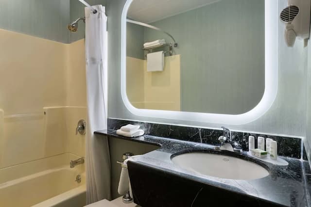 Ramada by Wyndham Bronx-客房, 2 张双人床, 无烟房-5