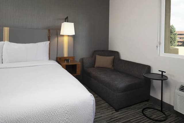 Four Points by Sheraton Los Angeles Westside-Room, 1 King Bed-5