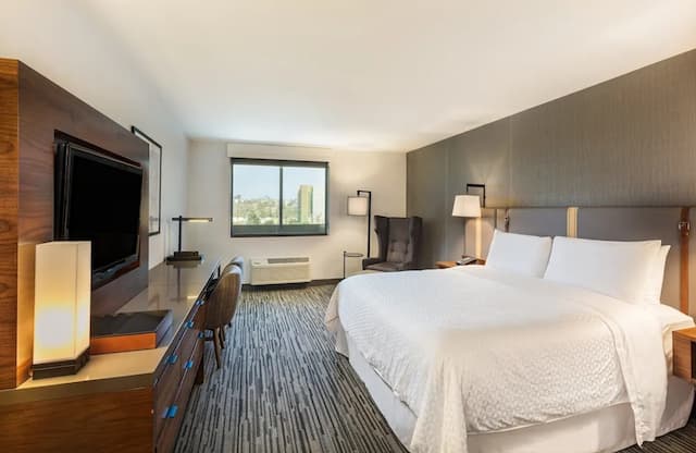 Four Points by Sheraton Los Angeles Westside-Room, 2 Queen Beds-3