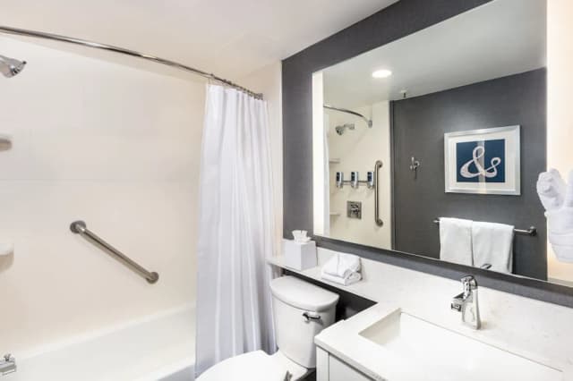 洛杉磯西部福朋喜來登酒店-傳統客房, 1 張特大雙人床 (Mobility/Hearing Accessible, Tub)-2