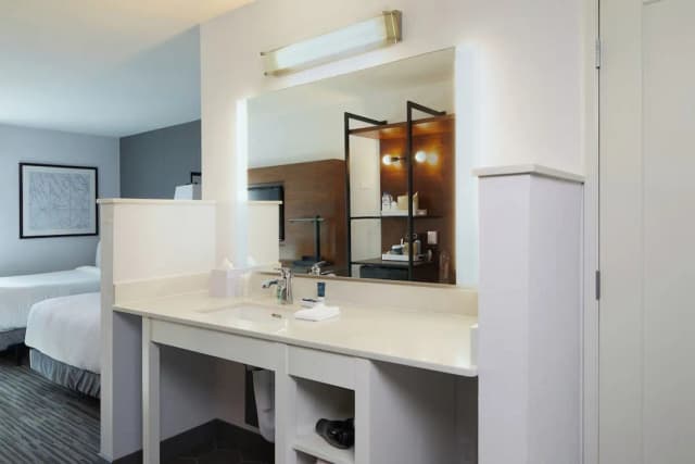 洛杉磯西部福朋喜來登酒店-傳統客房, 1 張特大雙人床 (Mobility/Hearing Accessible, Tub)-4