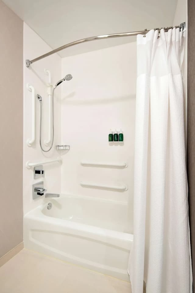 西雅圖倫頓套房索內斯塔精選飯店-客房, 多張床, 無障礙 (Mobility Tub)-7