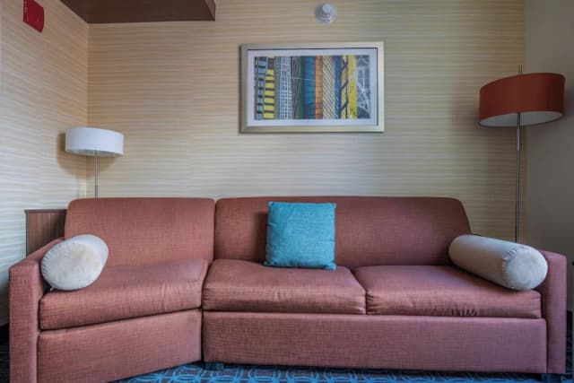 芝加哥市中心費爾菲爾德套房酒店/北河-開放式客房, 1 張特大雙人床及 1 張梳化床 (Hearing Accessible)-2