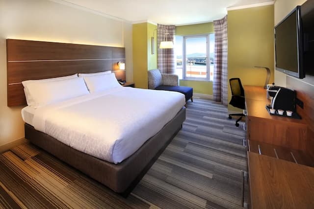 Holiday Inn Express and Suites Fisherman's Wharf by IHG-Standard Room, 1 King Bed, Bay View-1
