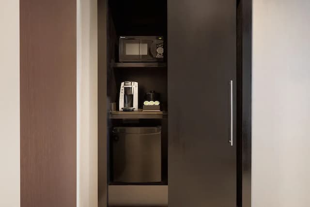 紐約甘逎迪機場萬怡飯店-標準客房, 1 張特大雙人床-5