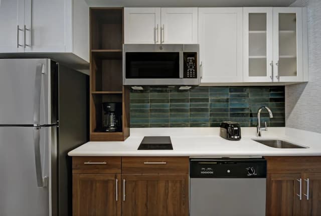 Staybridge Suites Houston Galleria Area by IHG-Studio Suite, 1 King Bed, Kitchen-3