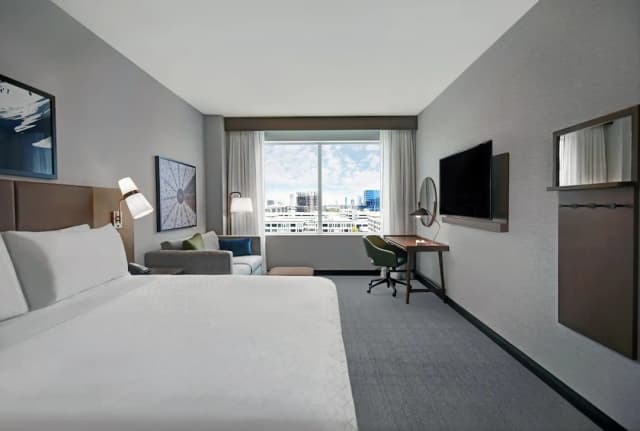 Staybridge Suites Houston Galleria Area by IHG-Studio Suite, 1 King Bed, Accessible, Kitchen (Communications)-4