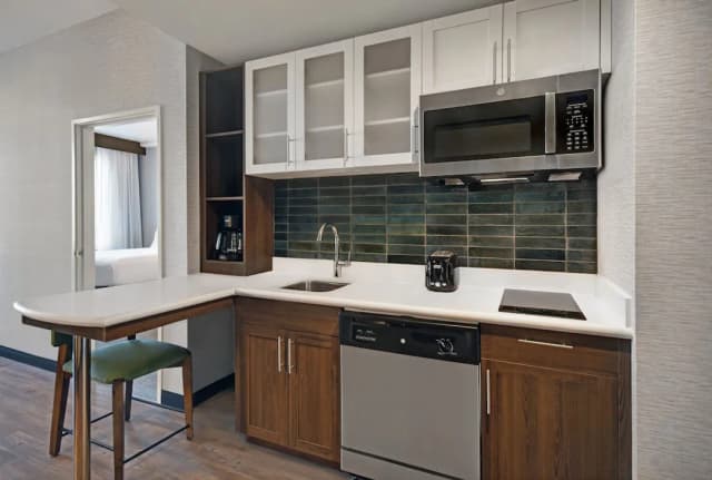 Staybridge Suites Houston Galleria Area by IHG-Suite, 1 Bedroom, Accessible Bathtub, Kitchen (Communications)-10