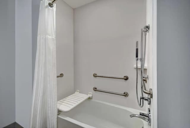 ヒルトン ガーデン イン ヒューストン メディカル センター テキサス-ルーム キングベッド 1 台 バリアフリー 浴槽-7