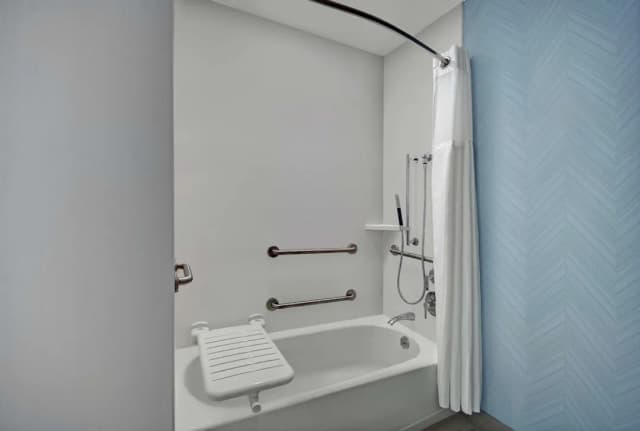 ヒルトン ガーデン イン ヒューストン メディカル センター テキサス-ルーム キングベッド 1 台 バリアフリー 浴槽-8