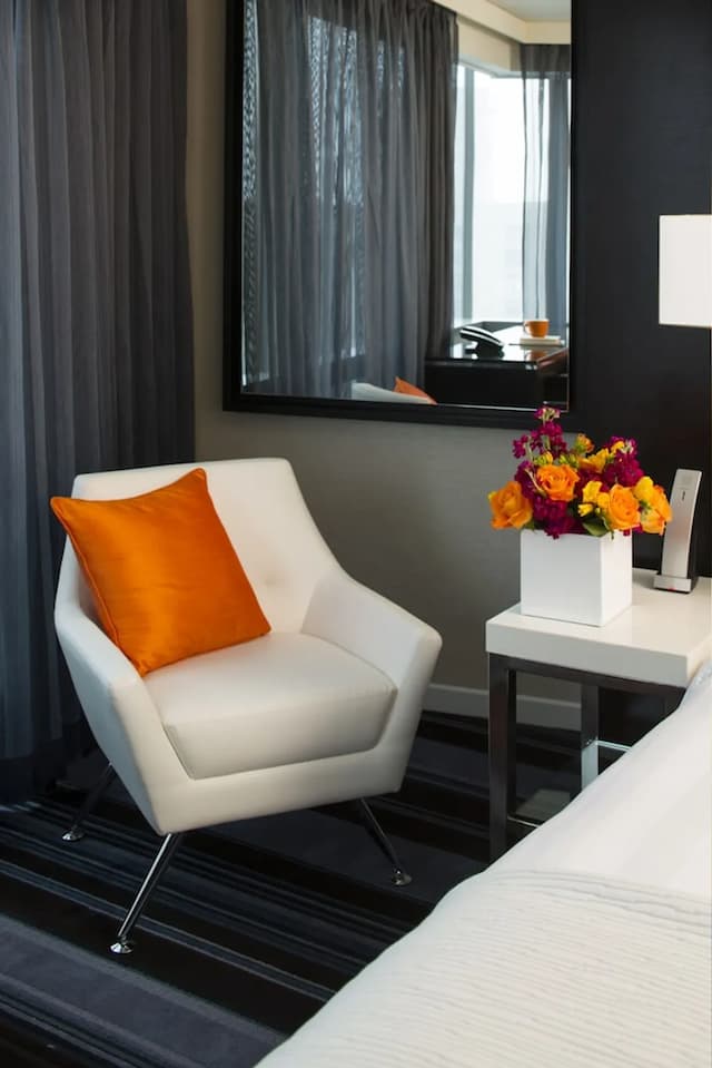 コートヤード バイ マリオット ニューヨーク マンハッタン / セントラル パーク-ルーム キングベッド 1 台 シティビュー コーナー-2