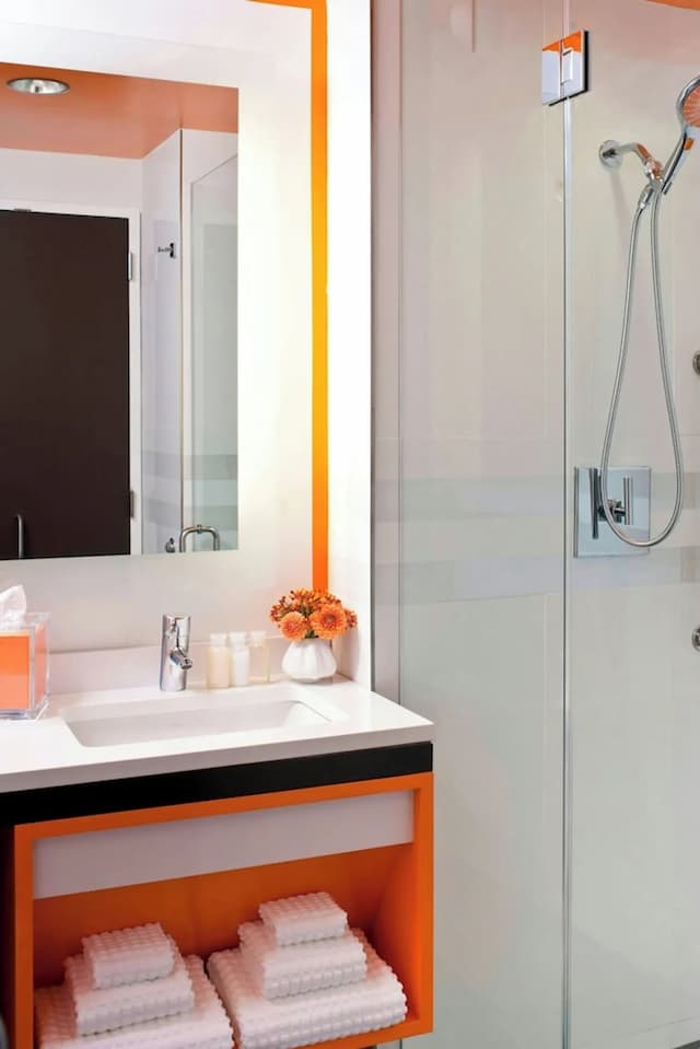 コートヤード バイ マリオット ニューヨーク マンハッタン / セントラル パーク-ルーム キングベッド 1 台 シティビュー コーナー-12