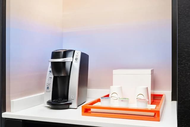 コートヤード バイ マリオット ニューヨーク マンハッタン / セントラル パーク-ルーム キングベッド 1 台 シティビュー コーナー-7