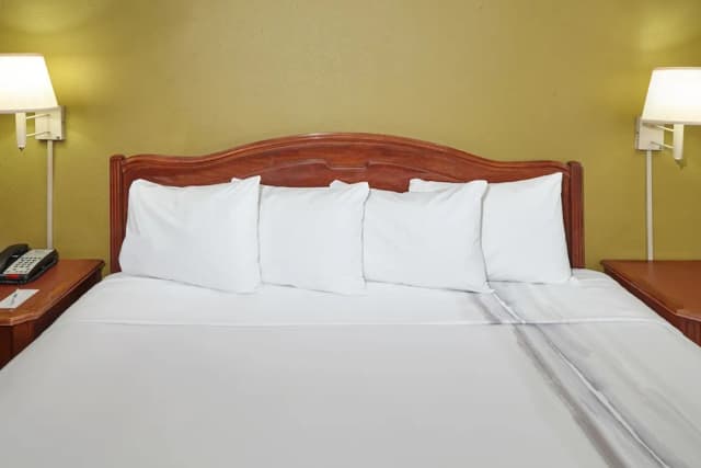 芝加哥湖濱酒店-標準客房, 1 張特大雙人床-1