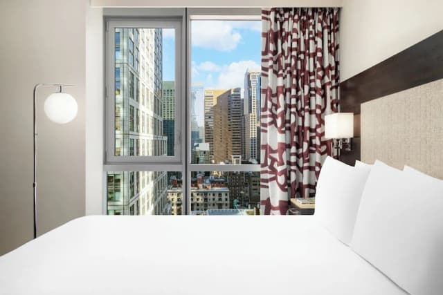 Hilton Garden Inn New York/Times Square Central-Room, 1 Queen Bed, City View-10