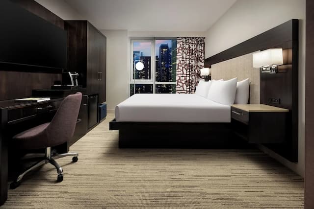 Hilton Garden Inn New York/Times Square Central-客房, 1 张特大床, 城市景观-9
