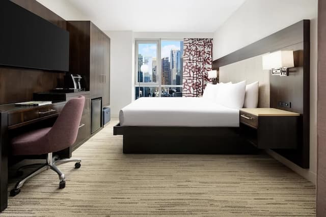 Hilton Garden Inn New York/Times Square Central-客房, 1 张特大床, 城市景观-6