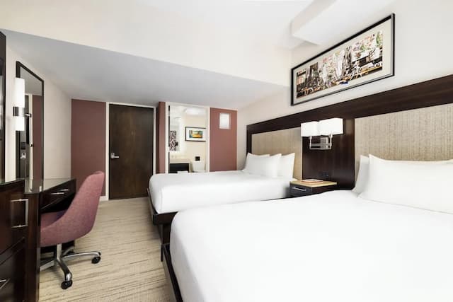 Hilton Garden Inn New York/Times Square Central-客房, 2 张大床, 无障碍, 城市景观 (Roll-in Shower)-7