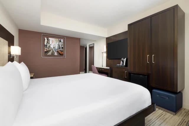 Hilton Garden Inn New York/Times Square Central-Room, 1 King Bed, Accessible (Hearing)-6