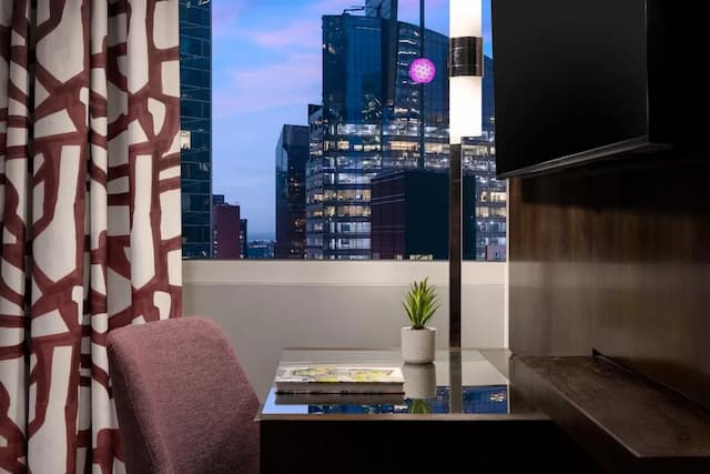 Hilton Garden Inn New York/Times Square Central-客房, 1 张特大床, 转角 (Times Square View)-4