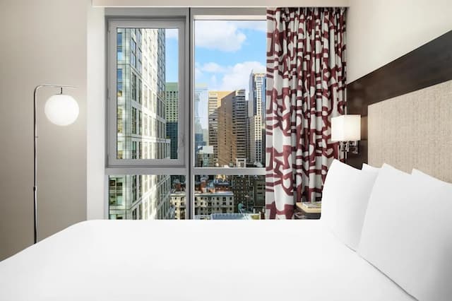 Hilton Garden Inn New York/Times Square Central-客房, 1 张特大床, 转角 (Times Square View)-8