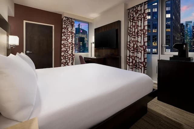 Hilton Garden Inn New York/Times Square Central-客房, 1 张特大床, 转角 (Times Square View)-7