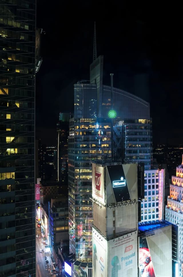 Hilton Garden Inn New York/Times Square Central-Room, 1 King Bed, Corner (Times Square View)-13