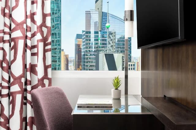 Hilton Garden Inn New York/Times Square Central-客房, 1 张特大床, 转角 (Times Square View)-9