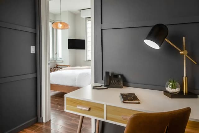 The Modernist Hotel-1 BR Manhattan View Suite - King Bed-7