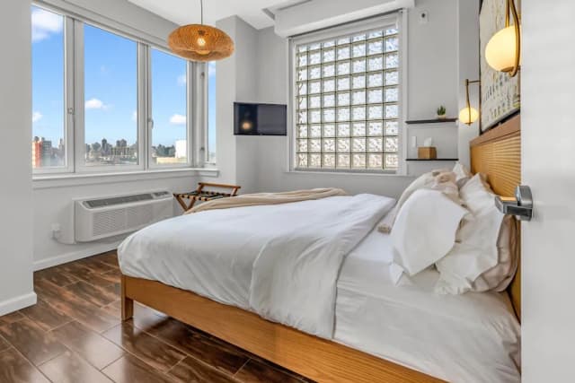 The Modernist Hotel-1 BR Manhattan View Suite - King Bed-4